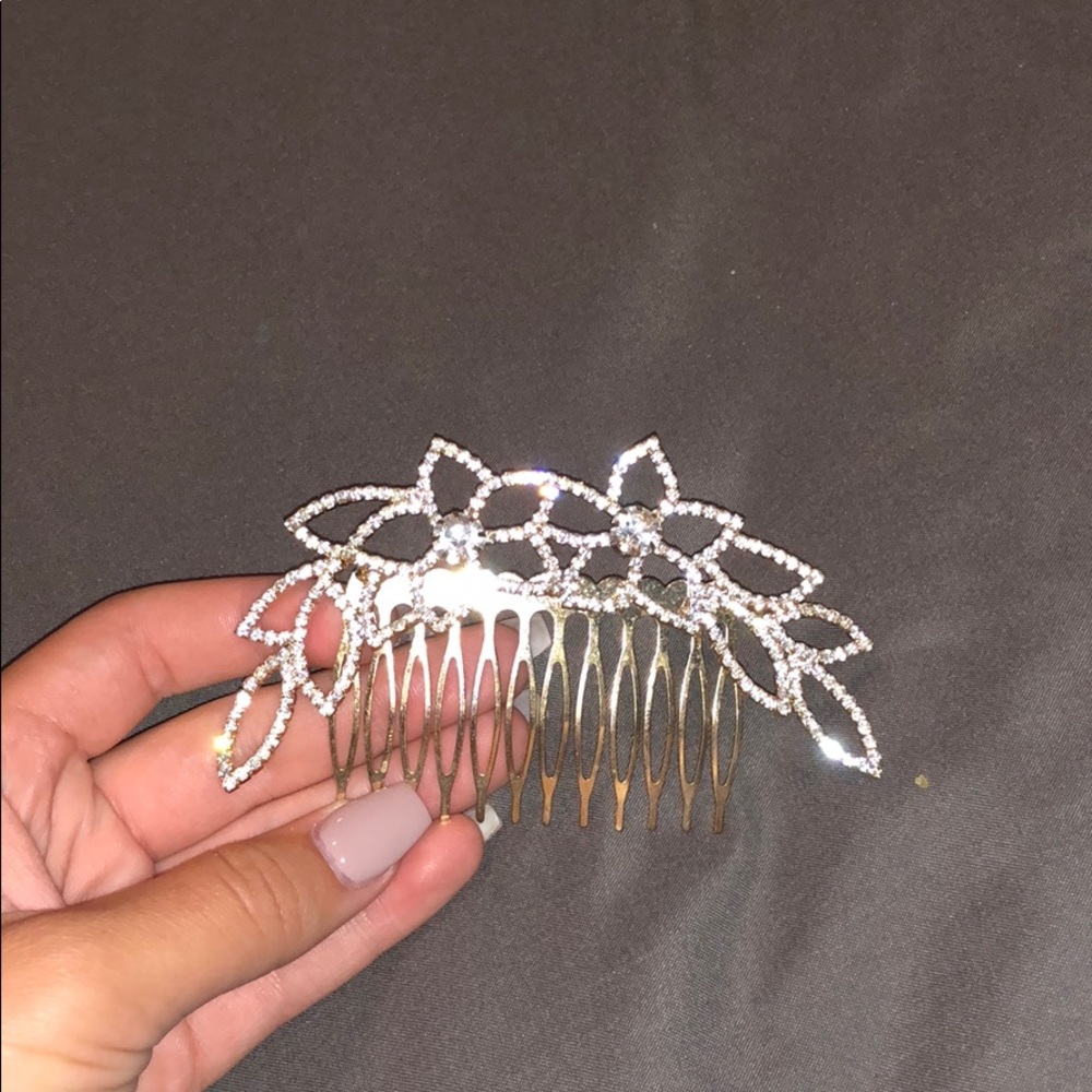 Gold hair piece